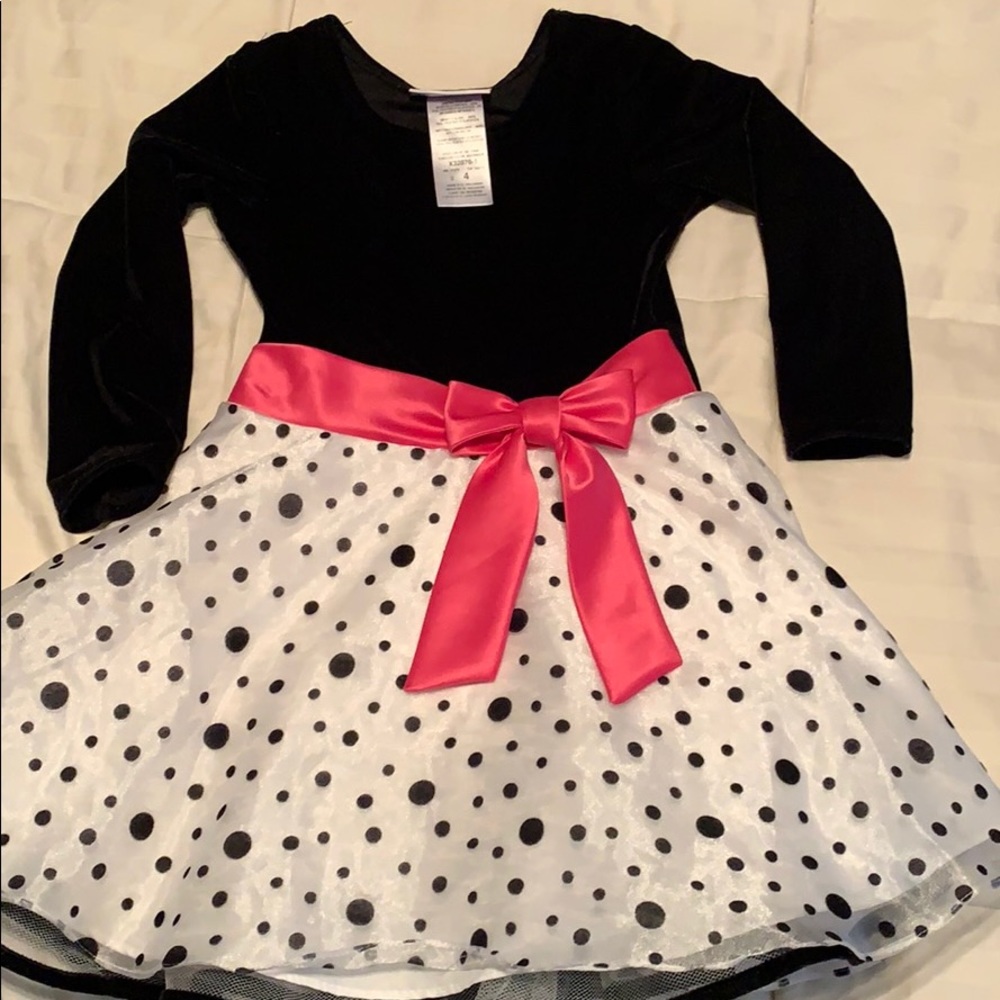 Cute polka dot party dress!